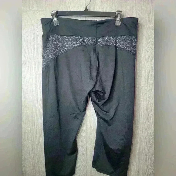 Half Moon by Modern Movement black and white workout leggings size XL. - Picture 2 of 3